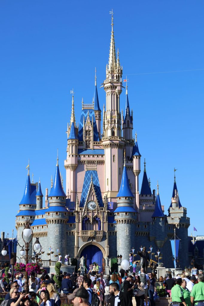 Magic Kingdom Guide 2026: Rides, Food, Strategy & One-Day Plan